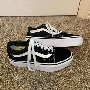 Vans Old Skool Platform Black/White, Size 5W/3.5Y